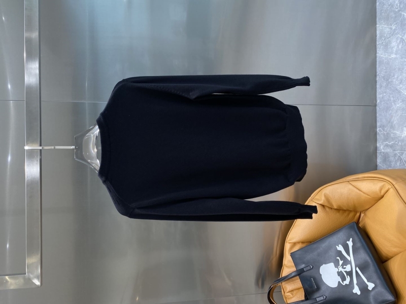 l0vis Vvtt0n sweater